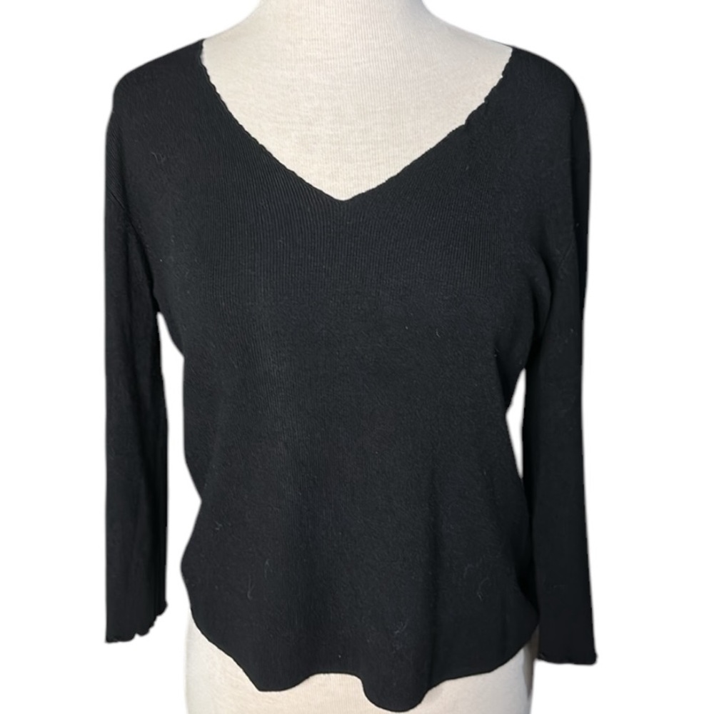 Spenser Jeremy Elegant Black V-Neck, Silk Sweater 3/4 Ruffled Edge Sleeves, Neck
